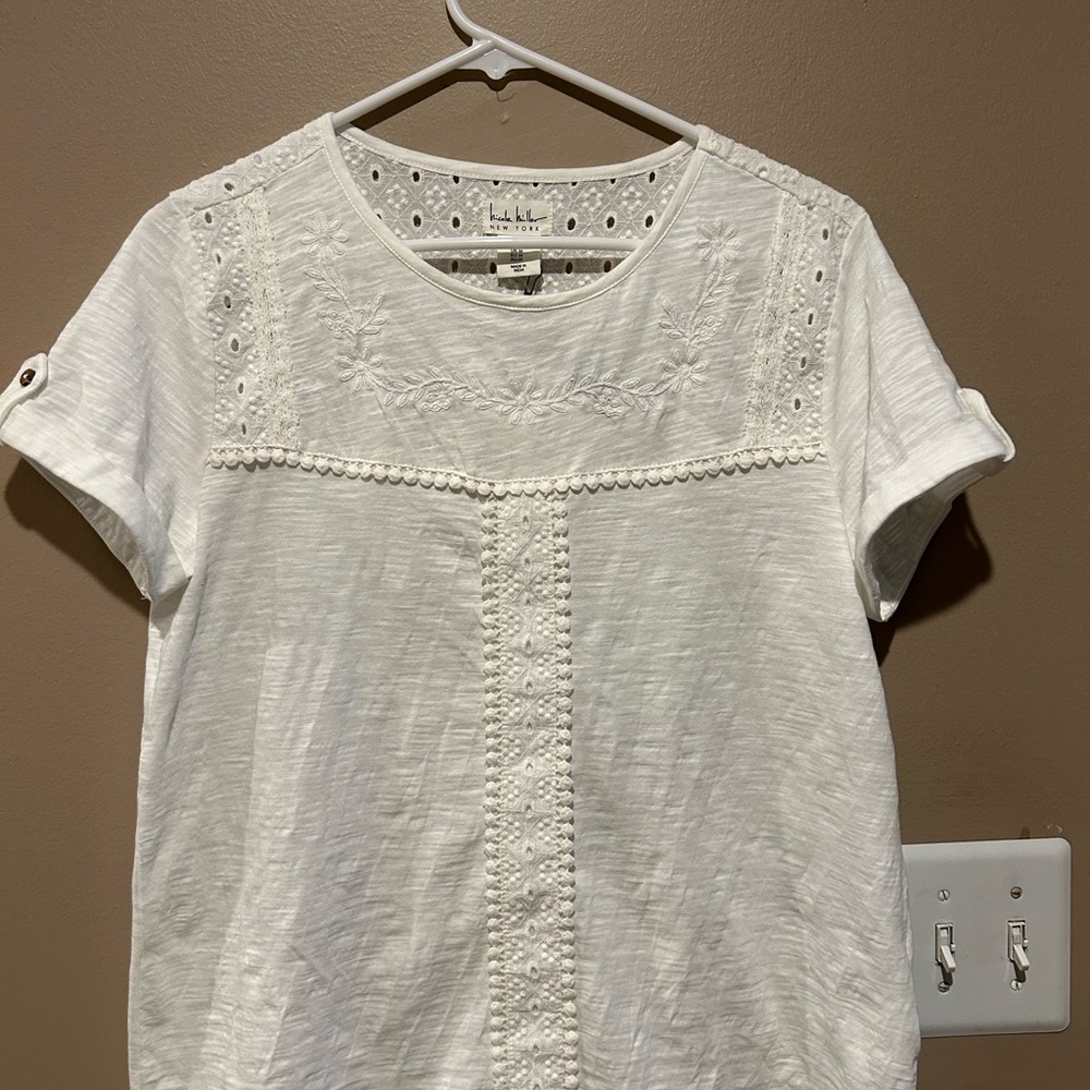 White short sleeved cotton eyelet shirt Size M